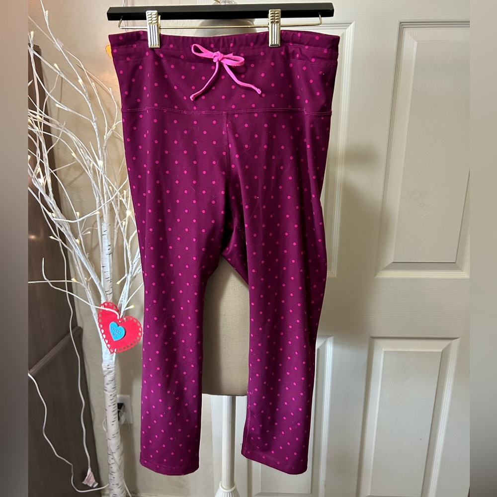 Ladies fuchsia and pink polka dog yoga pants.